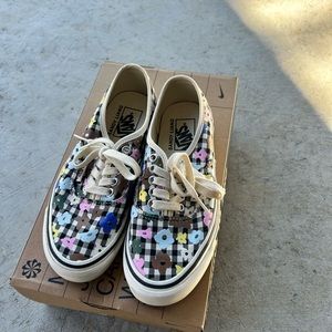Low Vans with flowers women’s